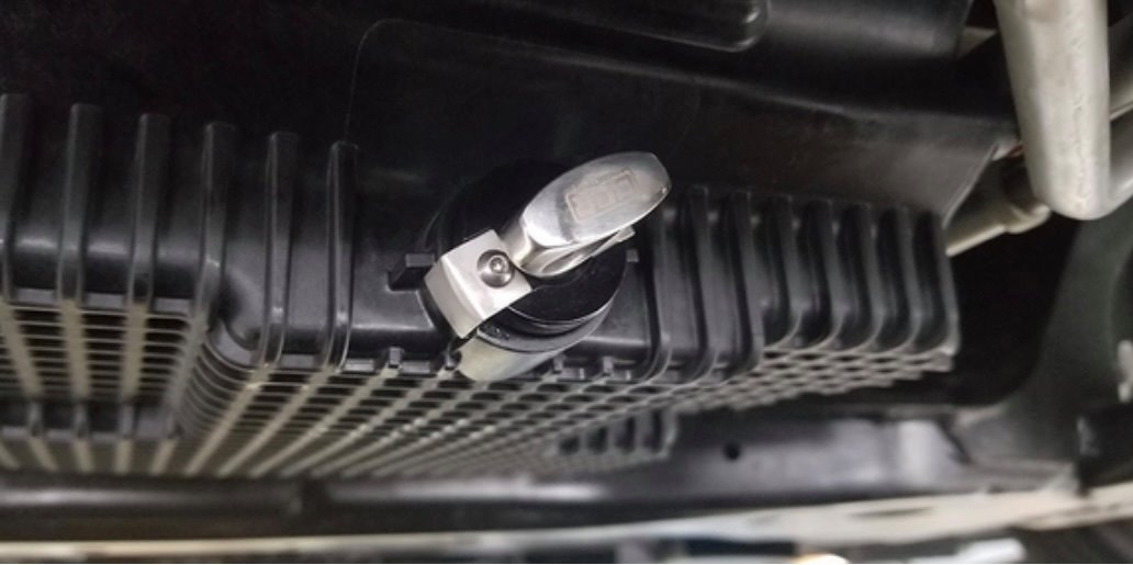 UPR Ford Easy Oil Drain Valve for Mustang F150 Raptor Edge Explorer